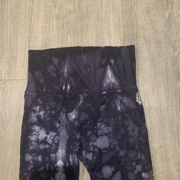 Free People FP Movement Good Karma Om Shanti Tie Dye High Rise Legging - Picture 4 of 4